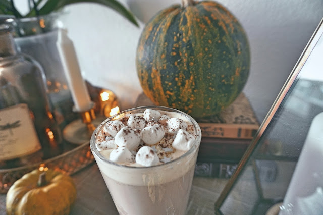 Butterbeer_Hot_Chocolate_Harry_Potter_inspired_hot_drink_autumnal_october_spooky_cosy_hygge_gezellig_autumn_seasonal_recipe_DIY_cosy interiors_butterbeer hot chocolate recipe_
