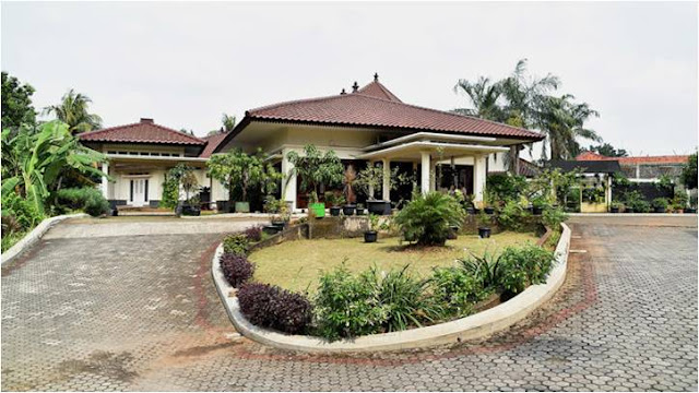 Mantan Ajudan Cerita Soal 'Tamu Ajaib' yang Datang Ke Kediaman Gus Dur: Minta 100 Juta, Katanya Dijanjikan Gus Dur Lewat Mimpi
            - galeri foto