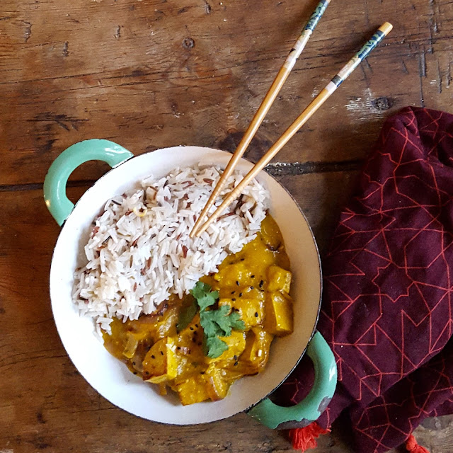 Démoule ton cake Curry de tofu à la mangue.