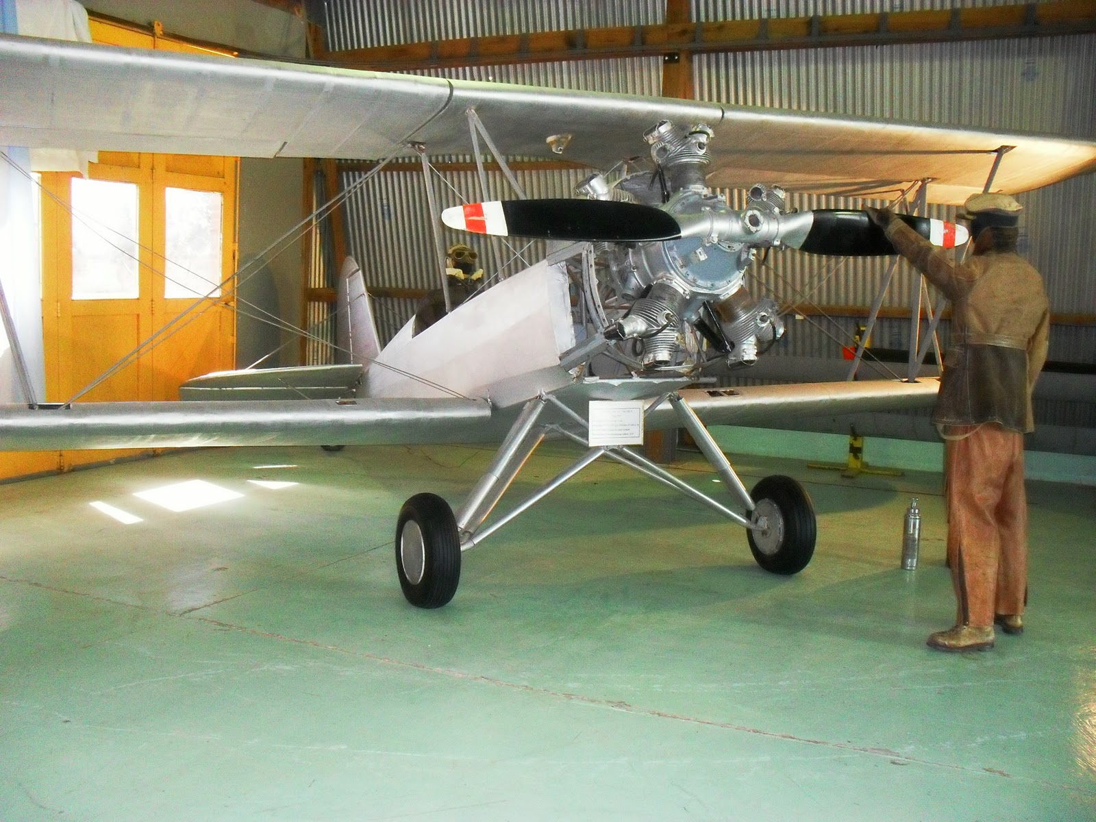 AMIGOS DEL MUSEO DE LA AVIACIÓN NAVAL ARGENTINA: CURTISS WRIGHT E-16