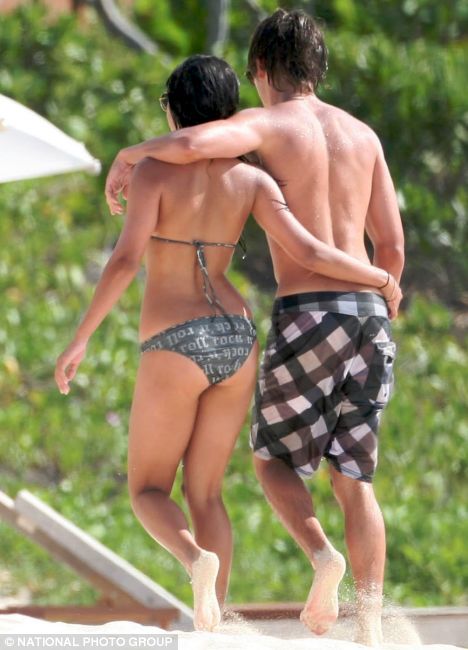 Vanessa Hudgens and Zac Efron on the Beach
