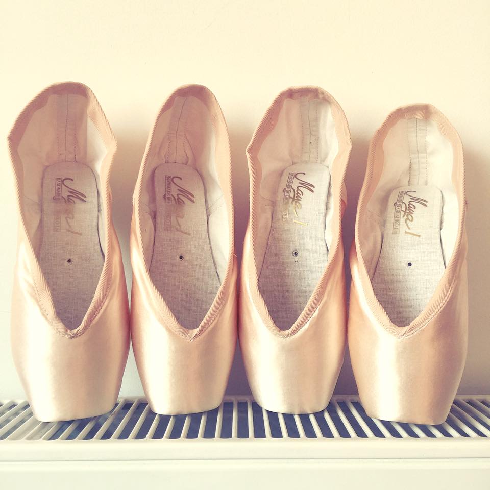 Mundo Bailarinístico - Blog de Ballet: Do que é feita a sapatilha de uma bailarina?