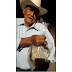 ¡MEXICANO INTELIGENTE! Señor agarra despensa del PRI pero dice que votará por AMLO (Video)