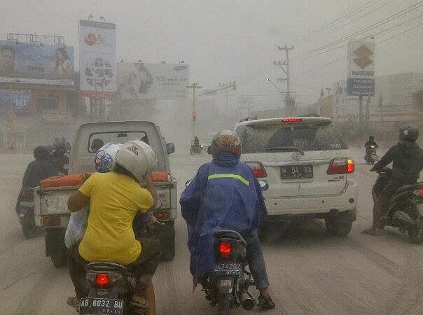 SWAND BLOG: Happiness only real when shared..: Jogja Tertutup Abu dari