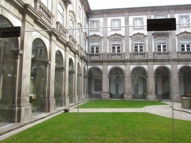 IN BIBLIOTECA MUNICIPAL-PORTO-PORTUGAL