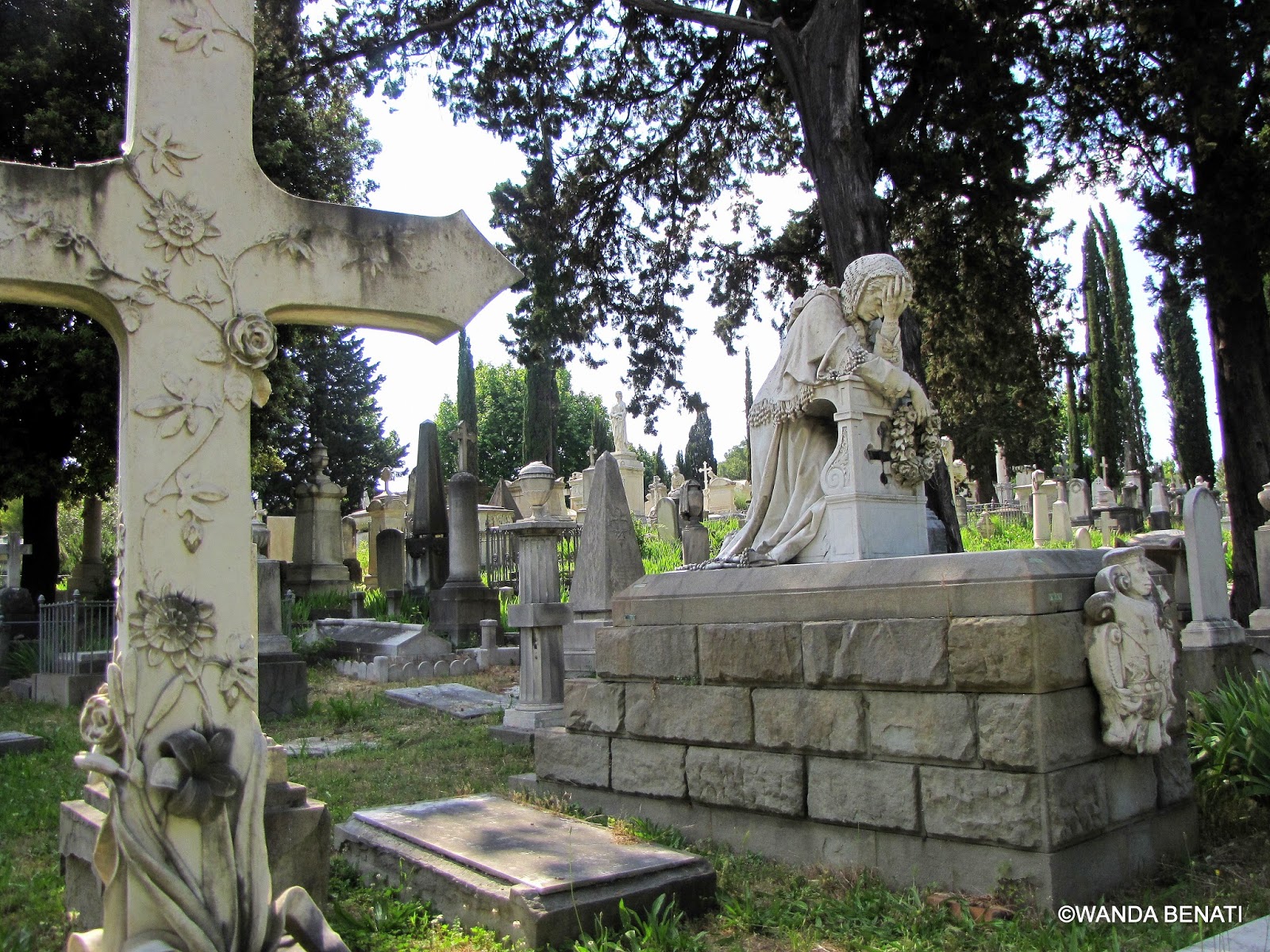 Bussando alle porte del silenzio,nel Cimitero degli Inglesi a Firenze