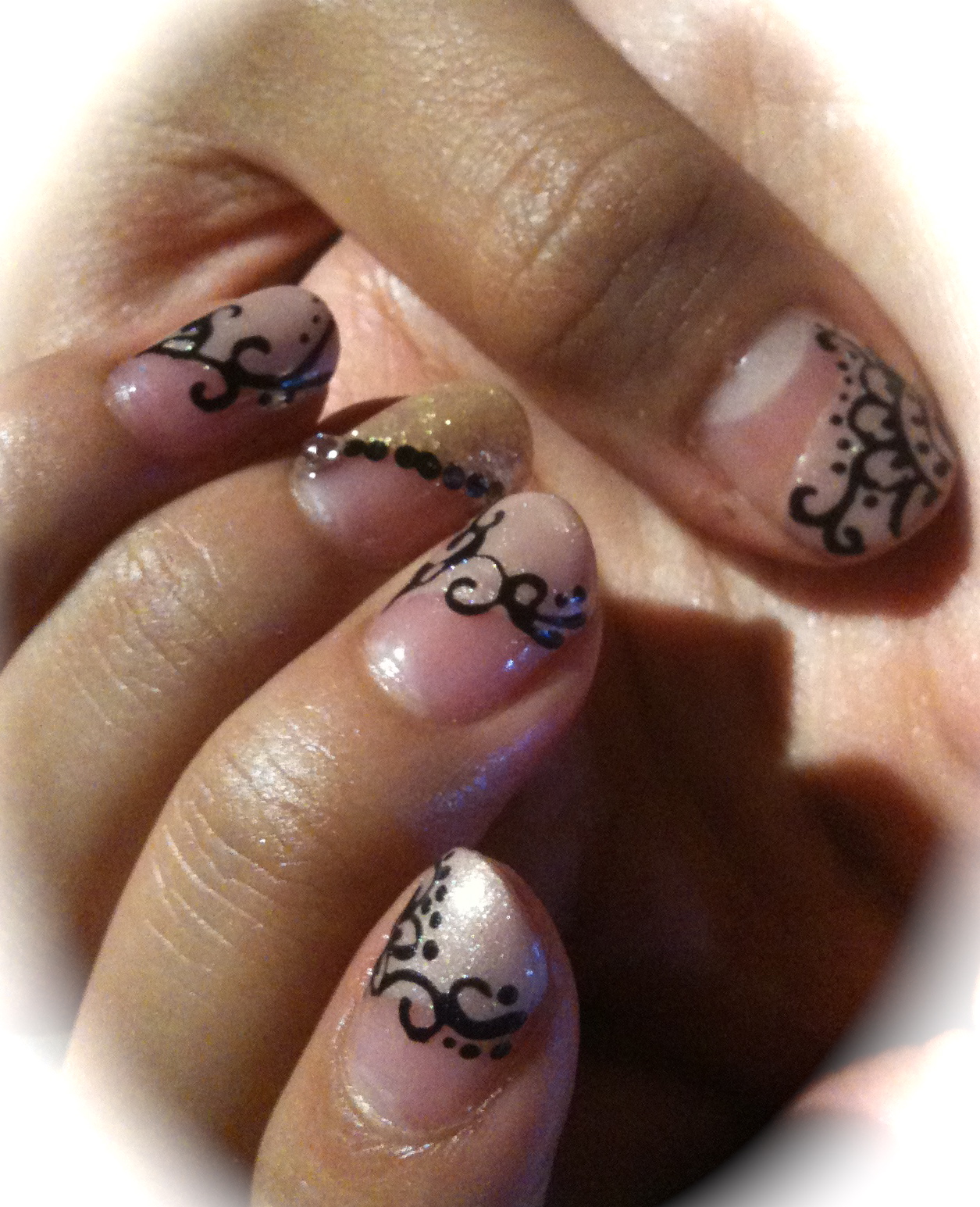 Garret Nail & Foot Beauty Salon/ Painting work: Japanese Gel Nails 