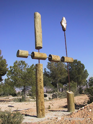 "Tótem Protector", escultura de Emilio Gallego, Caudete de las Fuentes, Valencia