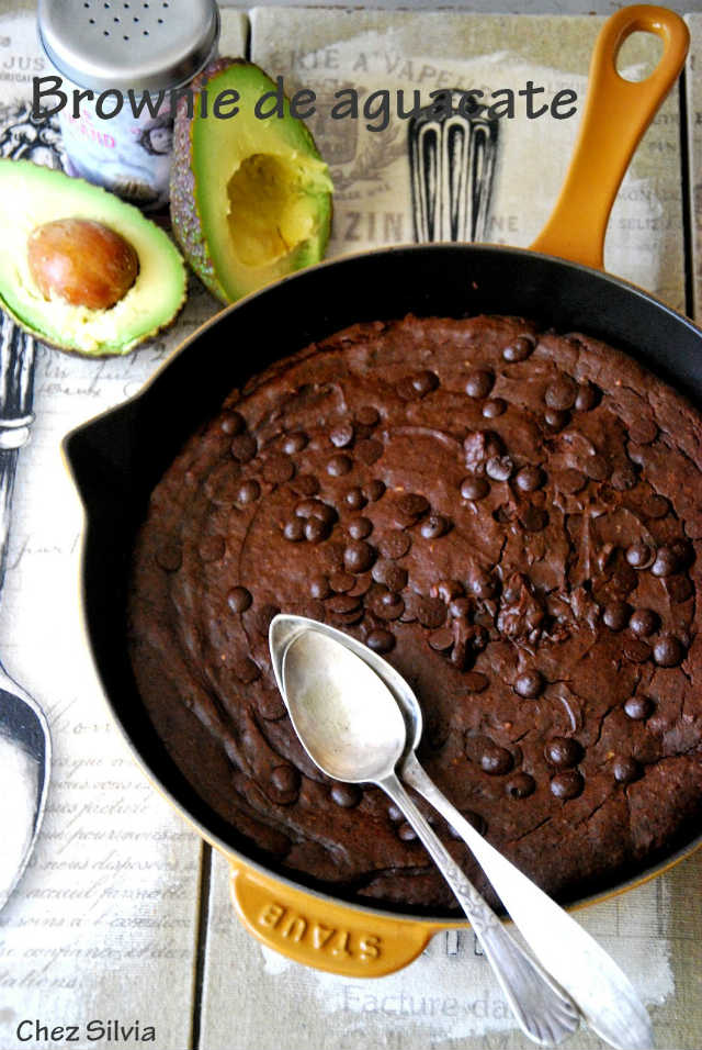 Postres con aguacate, brownie de aguacate