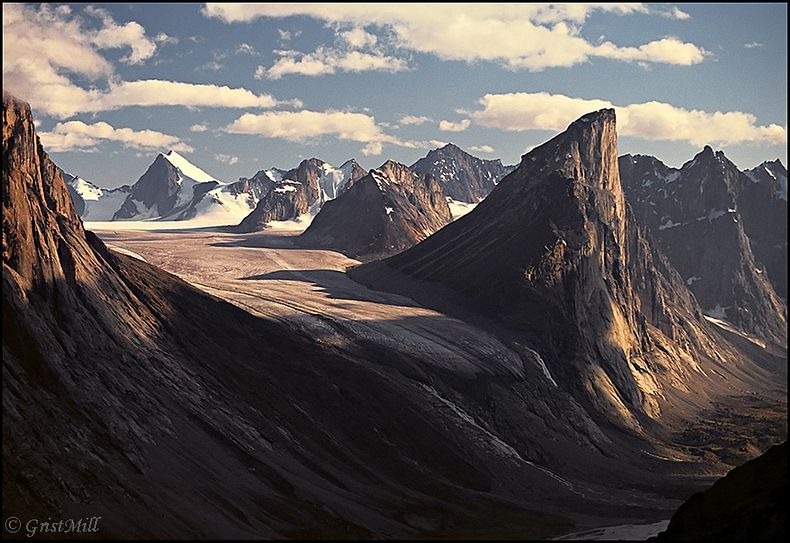 Pos Hari Ini: Gunung Thor - Puncak Vertikal Tertinggi di Dunia