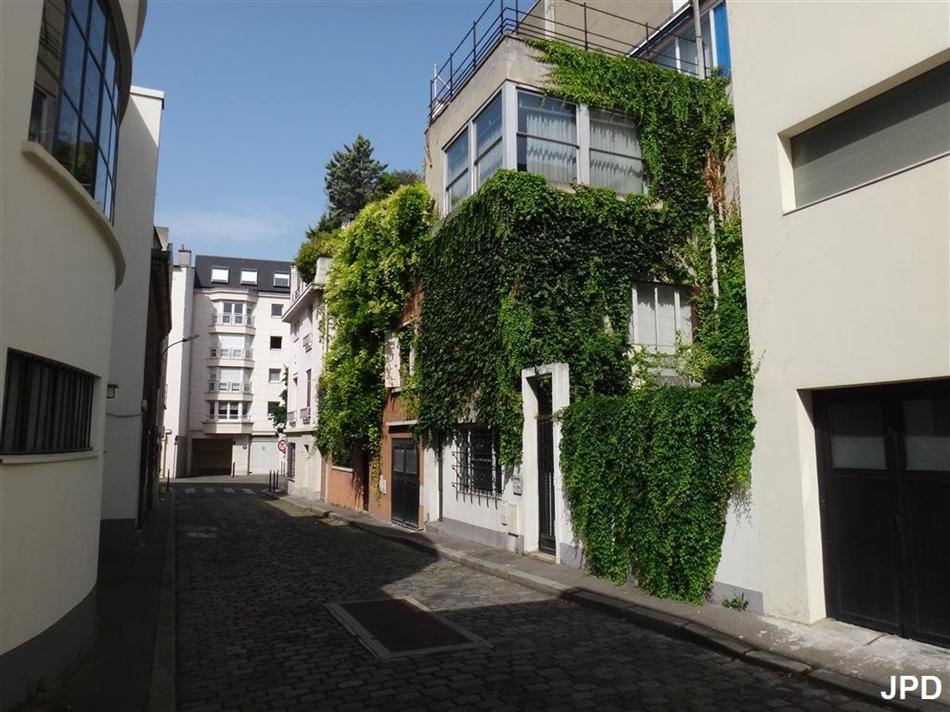 Parisbiseart Villa Seurat