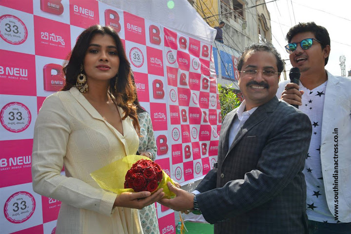 Hebah Patel launches B New Mobile Store at Tenali