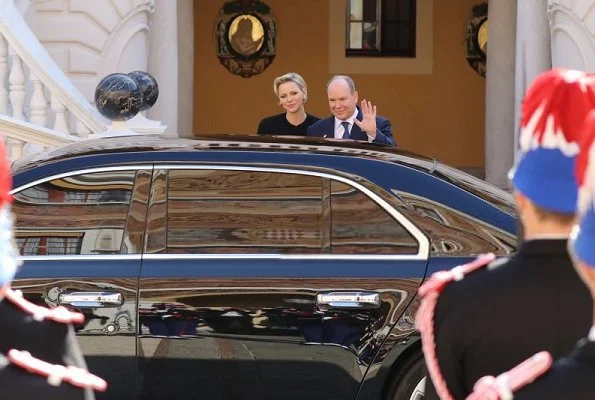 Prince Albert, Princess Charlene, Princess Caroline and Princess Stéphanie hosted President Xi Jinping and Peng Liyuan. Akris dress