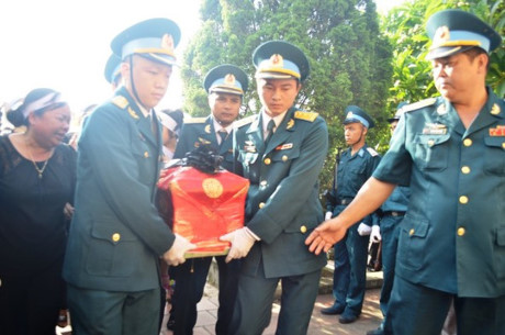 Dam le dua phi cong Tran Quang Khai ve voi dat me que huong - Anh 6