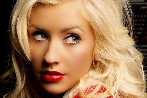 Lirik Lagu Contigo En La Distancia ~ Christina Aguilera