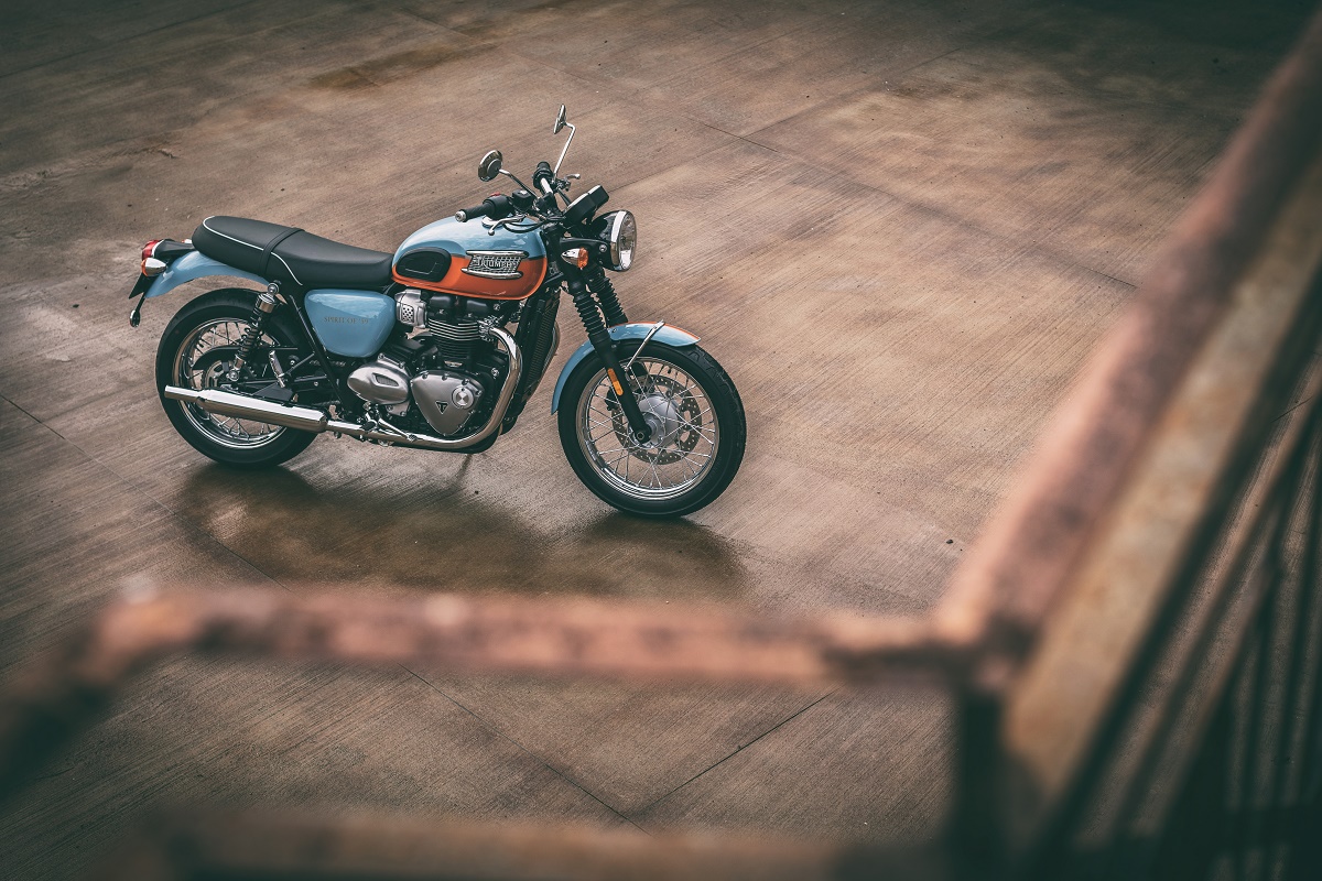 triumph modern classic