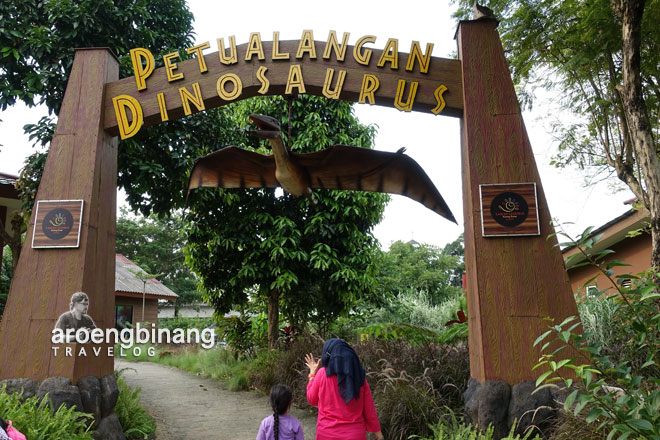 petualangan dinosaurus taman legenda keong emas tmii