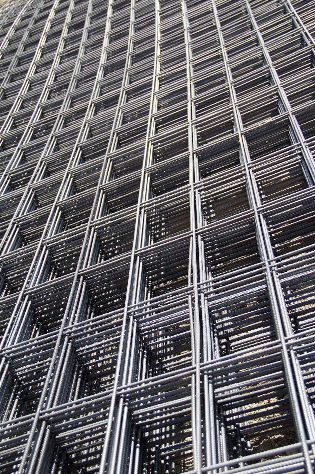 Flederhaus: Schnurgerüst und Baustahl