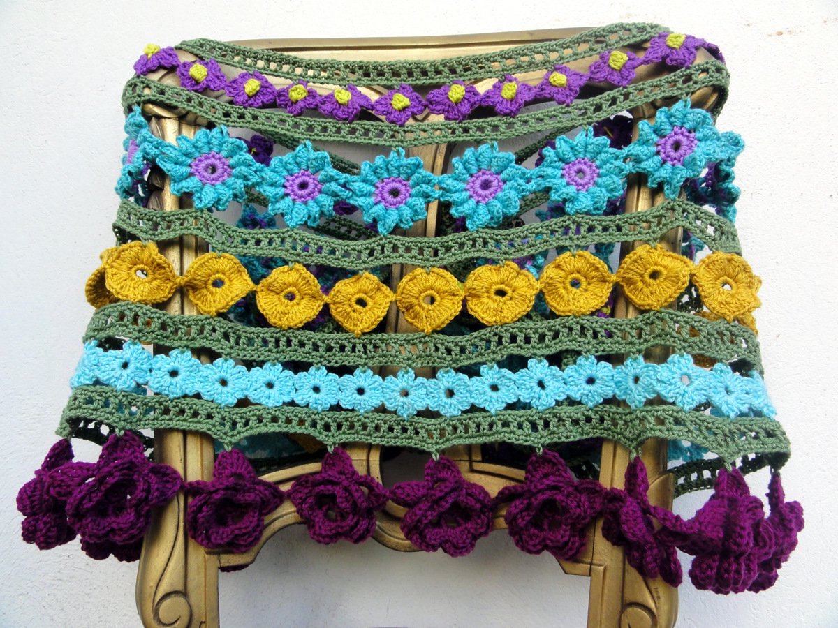 Tina's handicraft boheme crochet blouse with flowers