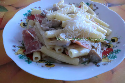 paste cu prosciuto , ciuperci si sos de smantana/ pasta with prosciutto, mushrooms and cream sauce