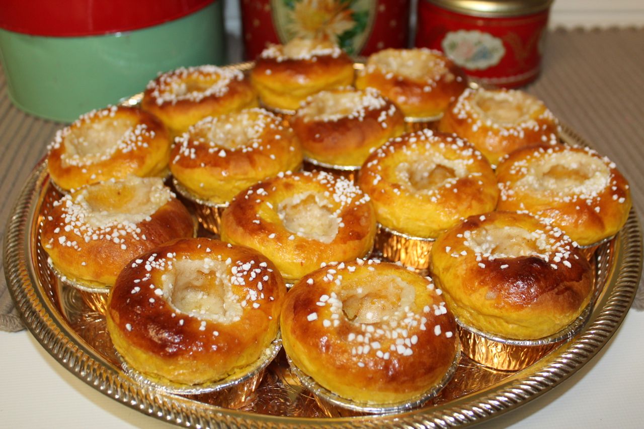 Sött & Blandat Saffransbullar med mandelmassa