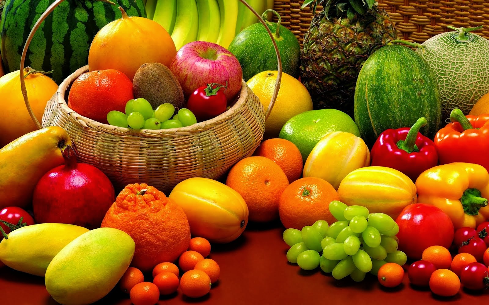 SUPERMERCADO O VAREJAO: Ofertas de frutas e verduras.