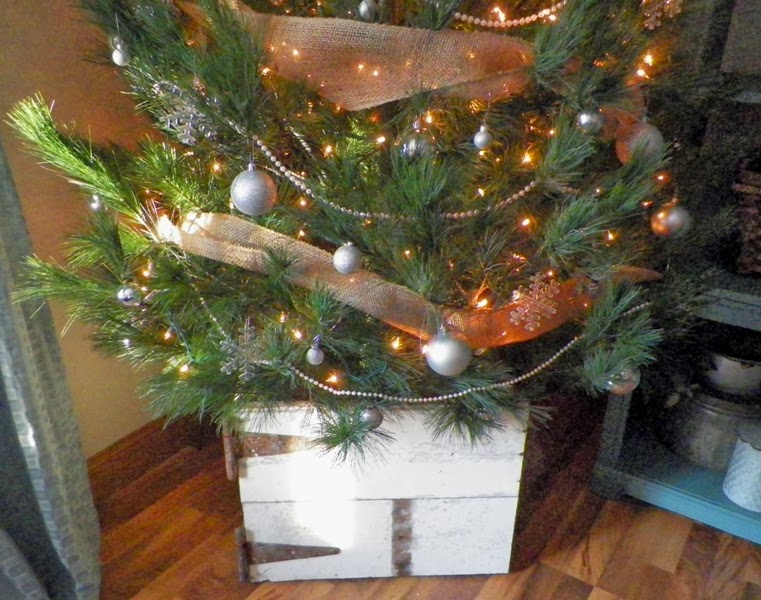 Everything in Between: Barn Wood Christmas Tree Box