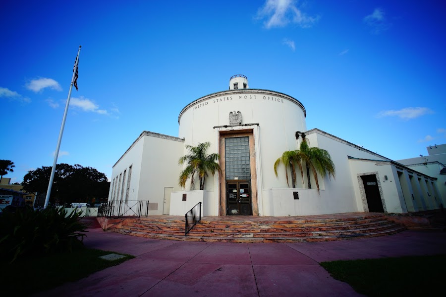 Art deco walk around Miami