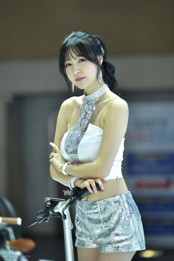 Beautiful Hong Ji Yeon at the 2017 Seoul Motor Show (146 pictures) photo 1-16