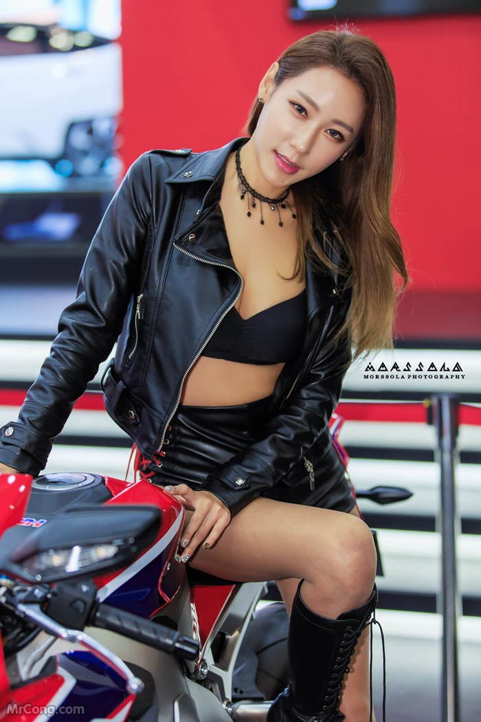 Kim Tae Hee&#39;s beauty at the Seoul Motor Show 2017 (230 photos) photo 7-19