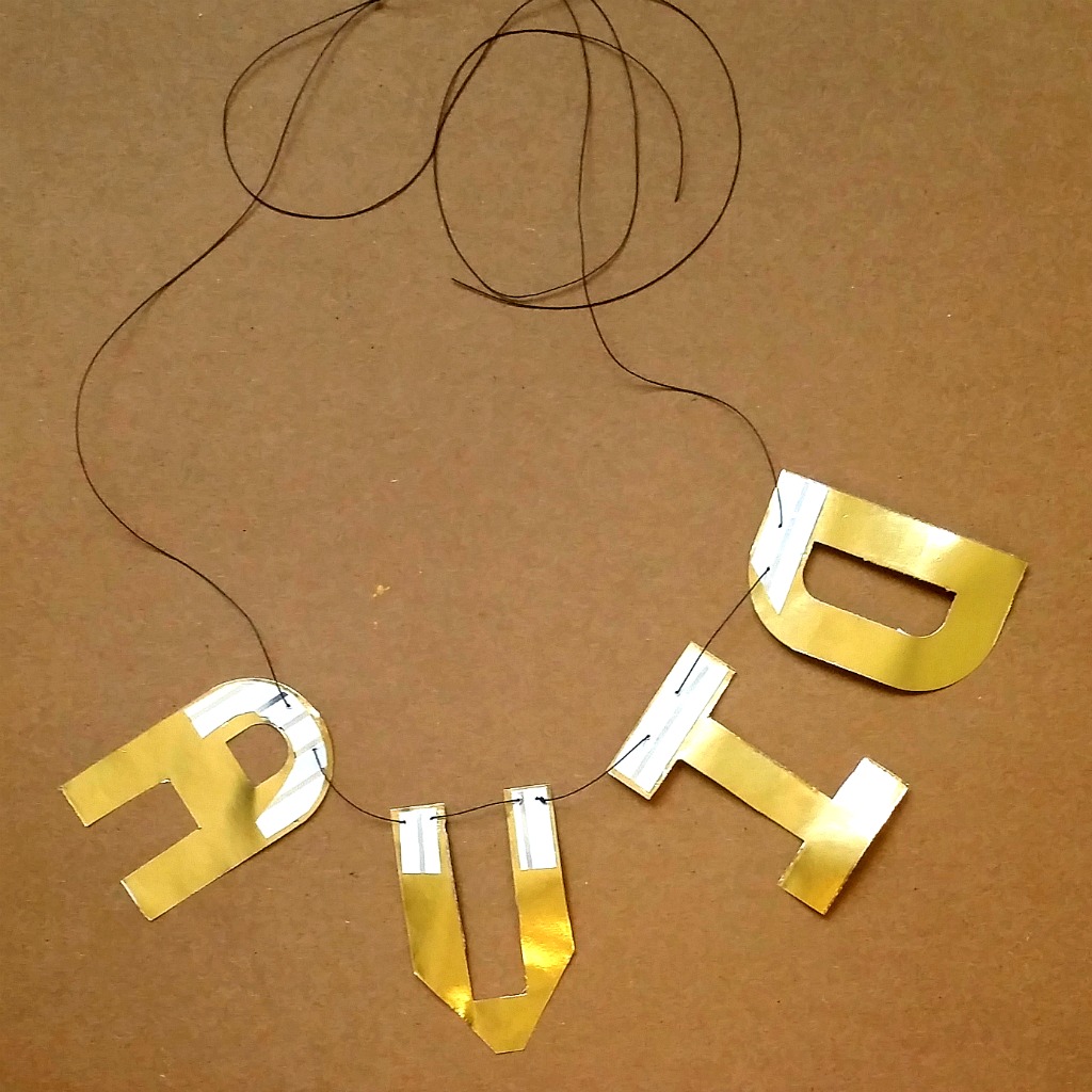 Scrappin' Chaos How To Make Stunning Garlands for a Beautiful Mirror