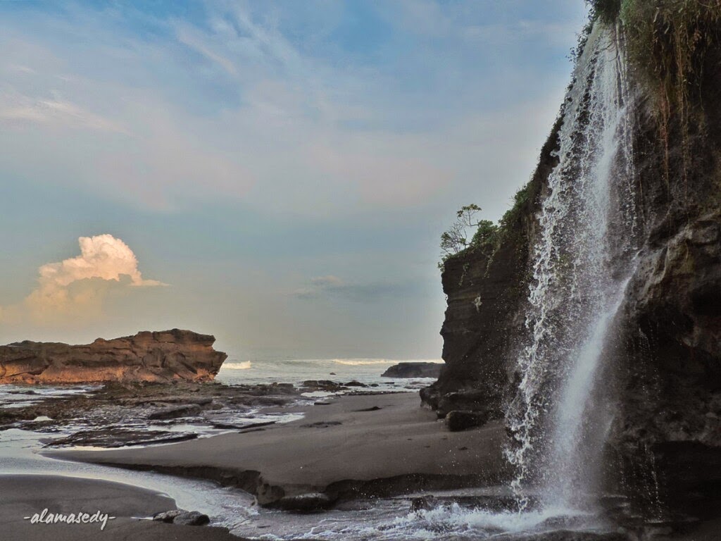 SISI LAIN TANAH LOT: ULAR SUCI, PURA BATU BOLONG, AIR TERJUN MELASTI - alaMasEdy