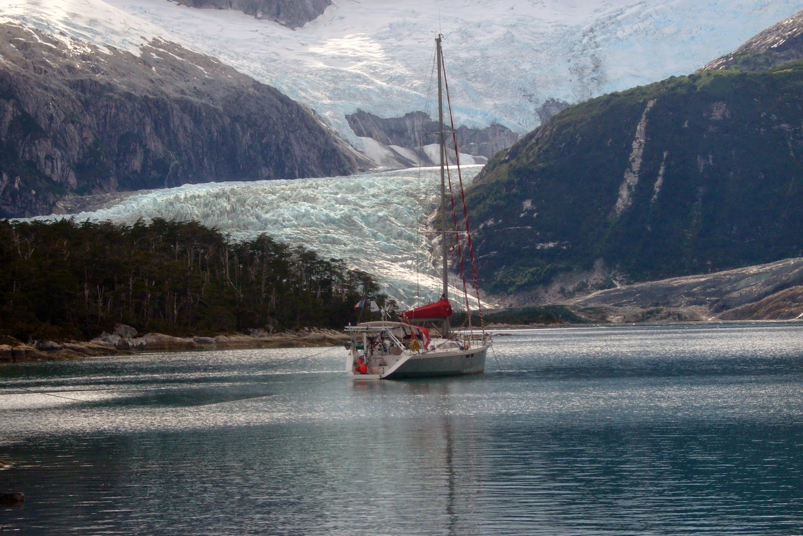 Expediciónes en velero al Cabo de Hornos, Tierra del Fuego y Patagonia