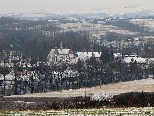 Zbliżenie na zespół klasztorny Cystersów w Szczyrzycu