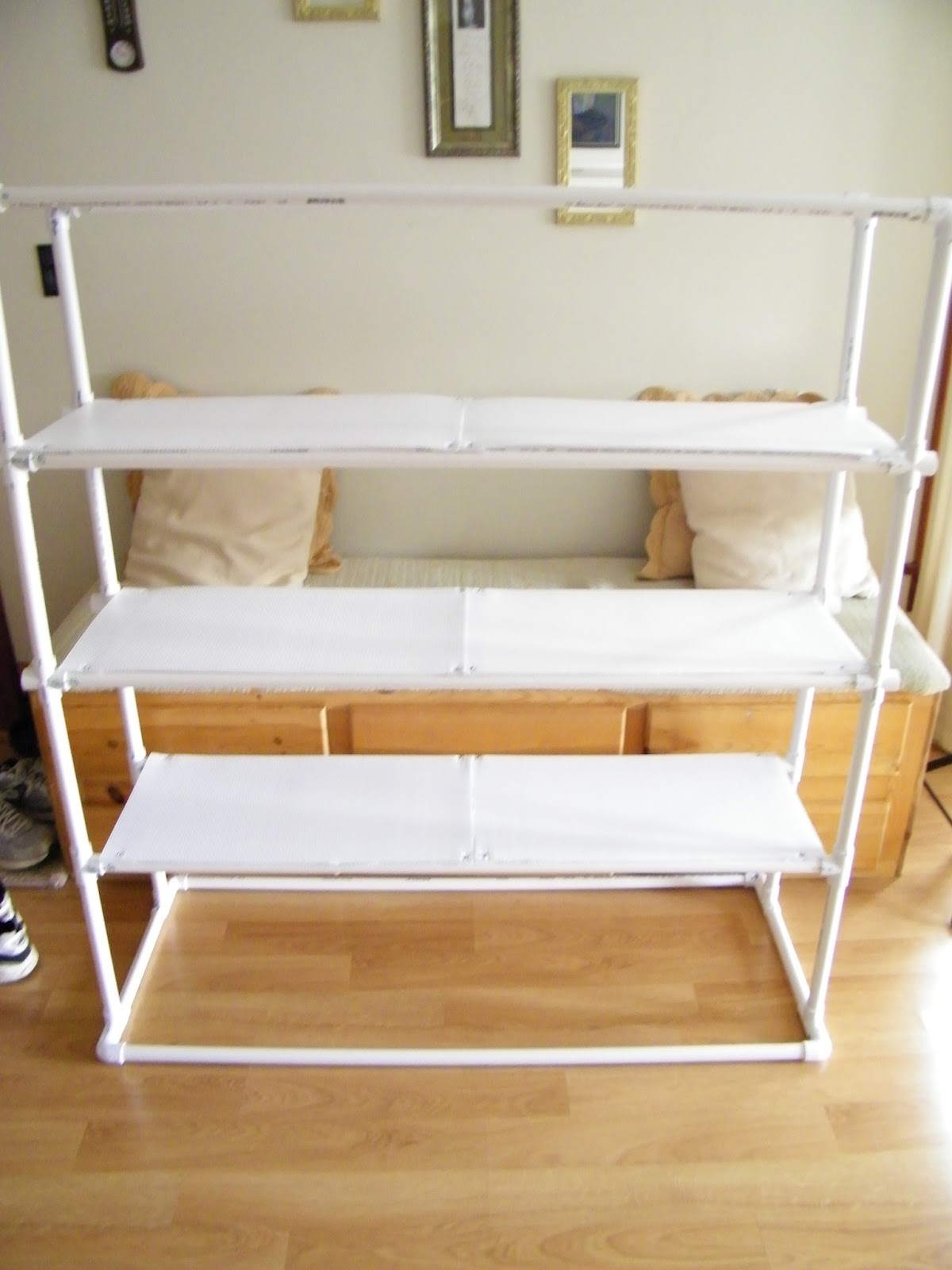 полка для цветов из пвх труб