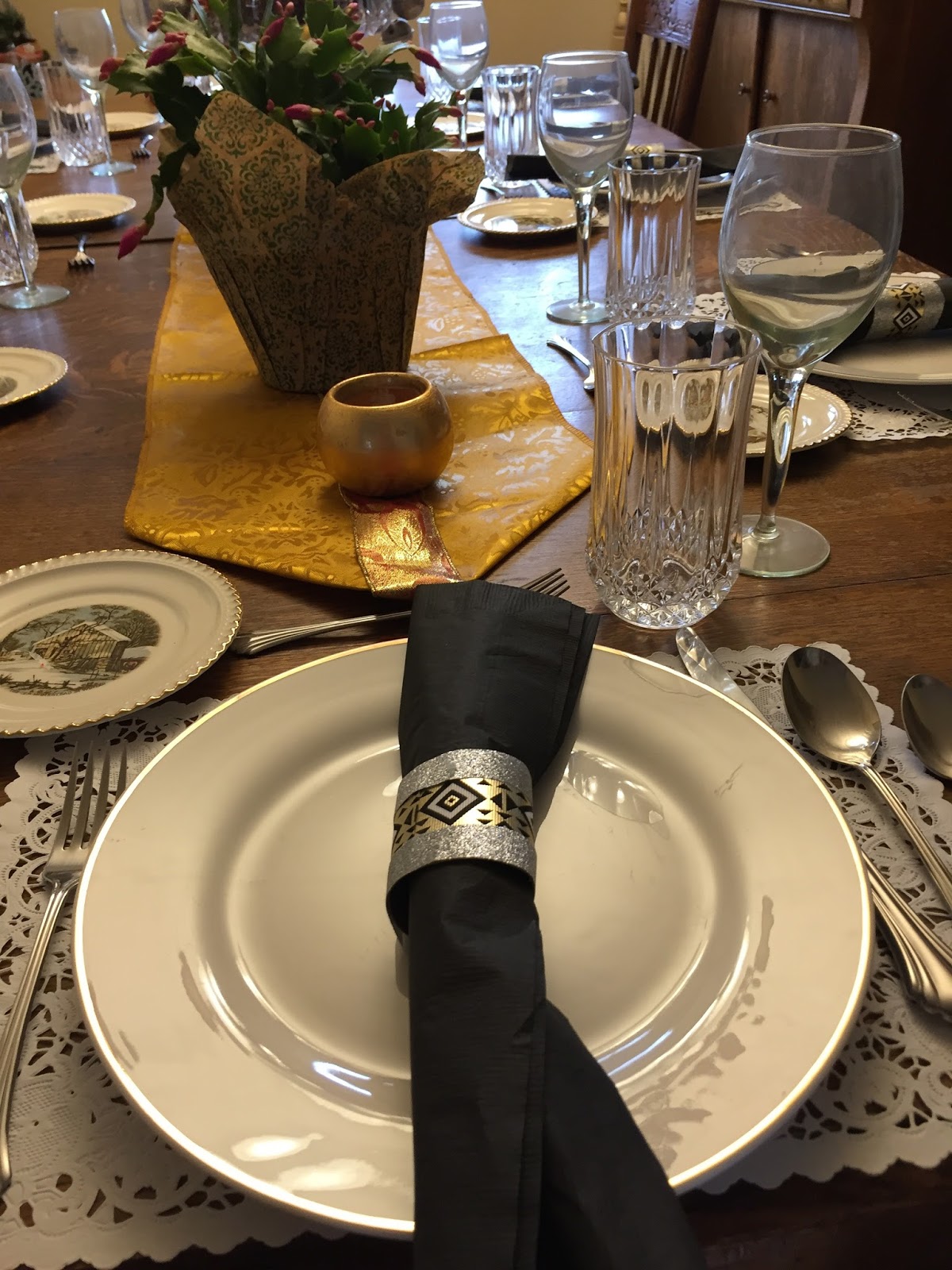 Fast, Easy, and Elegant DIY Napkin Rings Under the Median