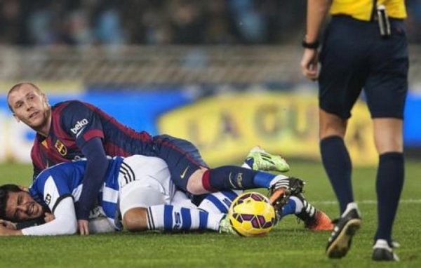 العار لكرة القدم  نيمار يتدحرج على الأرض بطريقة مسرحية Neymar Coupe du monde