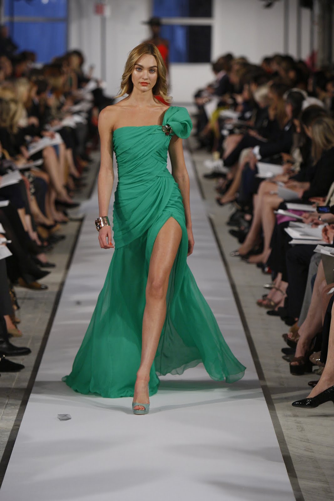Candice Swanepoel (Oscar de la Renta Resort 2012) HQ - Models Inspiration