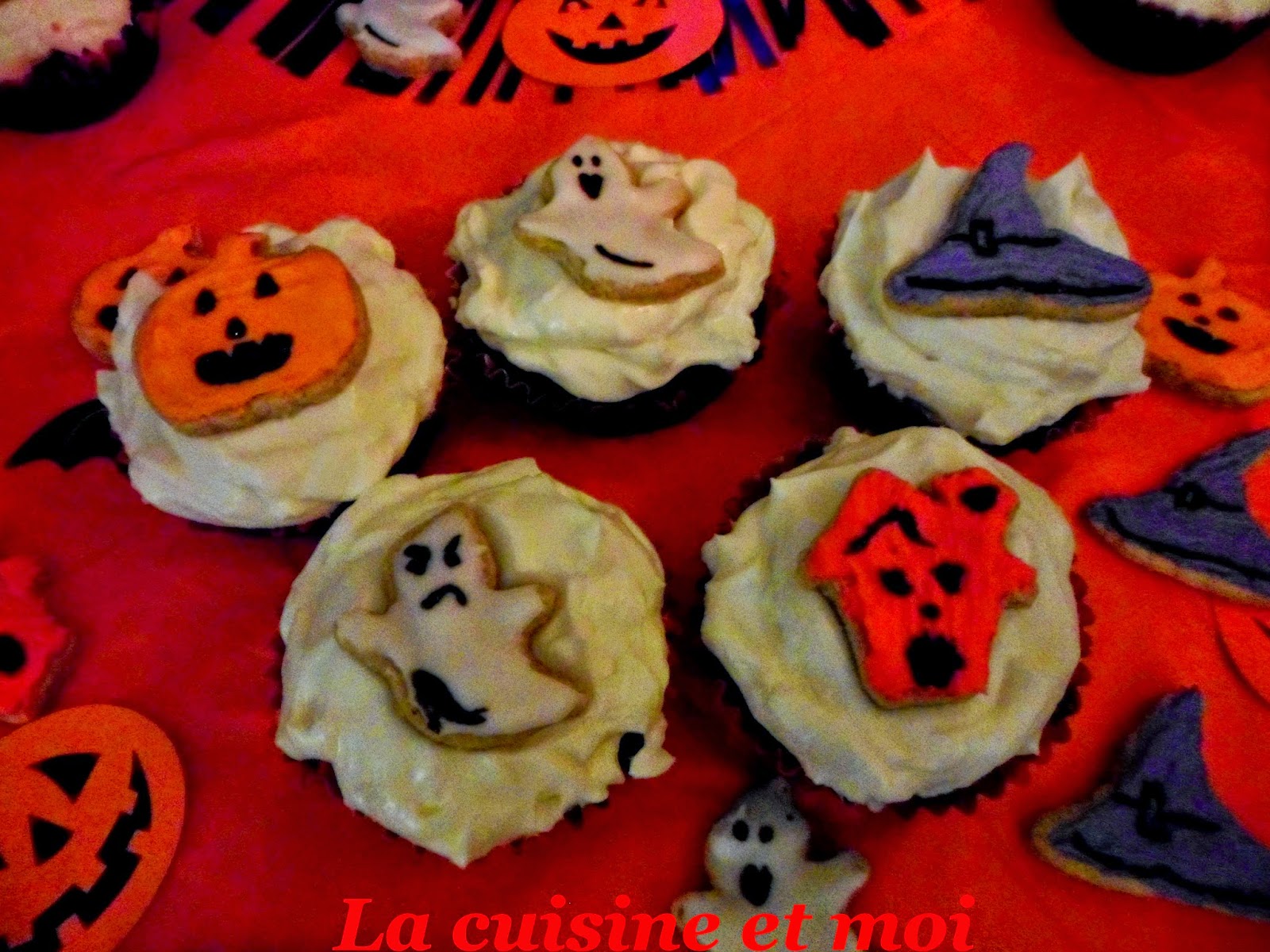 http://la-cuisine-et-moi.blogspot.fr/2014/10/cupcakes-et-sables-dhalloween.html