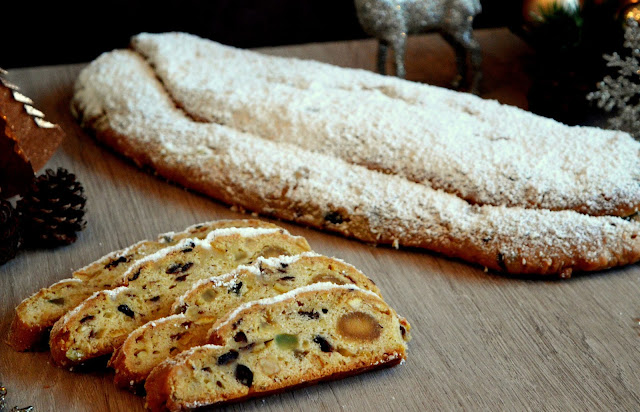 Mein erster Stollen - ohne Rosinen - dafür mit Marzipan und Cranberries
