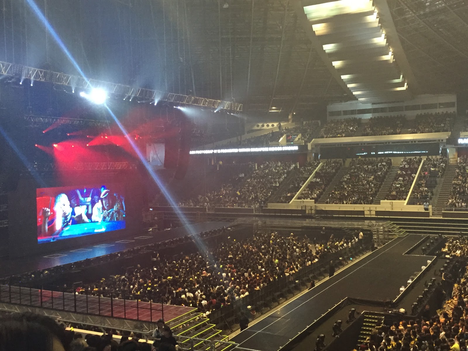 Big Bang [MADE] Concert 2015 - Hippie Vibes