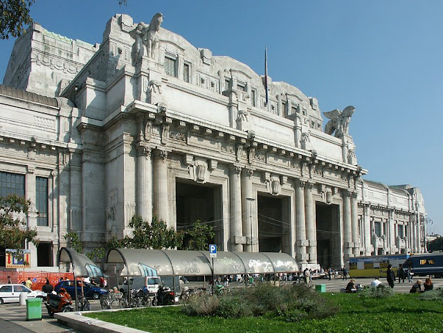 alt="spectacular railway stations,travelling,railway stations,travell,trains,stations,Milano Centrale, Italy"
