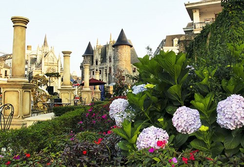 [Image: Du-ngoan-thien-duong-hoa-Ba-Na-Hills-9.jpg]