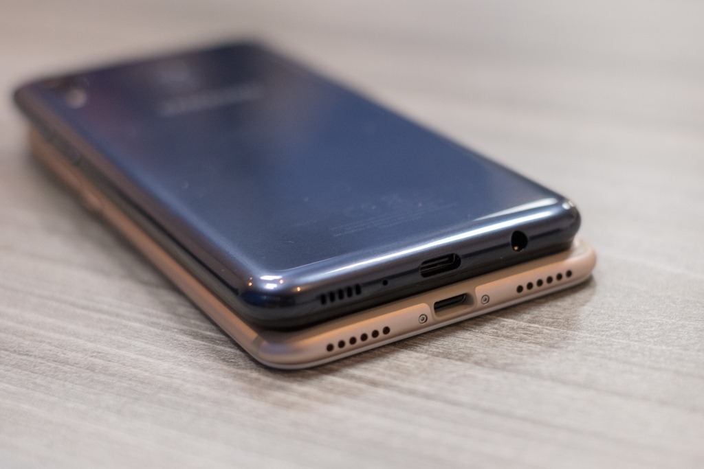 Chọn mua điện thoại giá rẻ dưới 5 triệu: Galaxy M20 hay Xiaomi Mi A2?