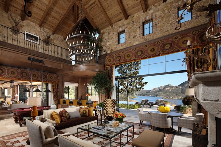 Large living room of Luxury Villa Del Lago