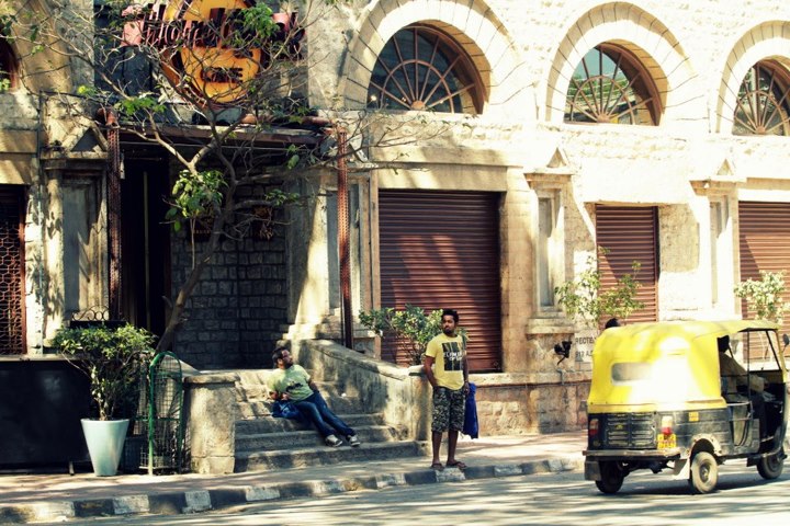 Kili Poyi Movie Location