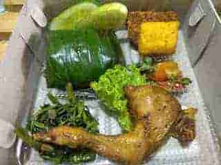 Harga Paket Nasi Ayam Goreng di Warung Q-Neng