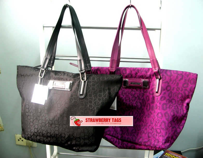 StrawBerry TaGs CALVIN KLEIN Large Logo Shopper Tote Bag (in Petal