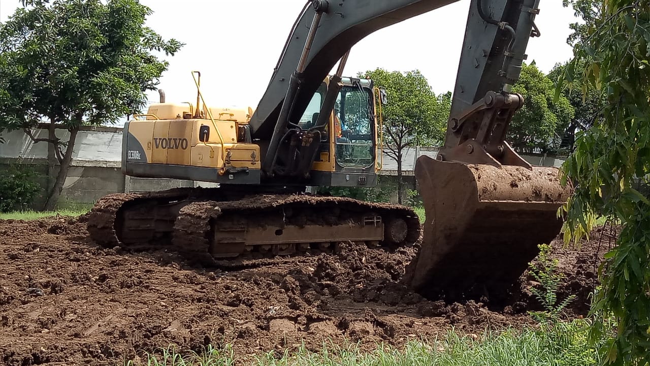 Машинист апс. Экскаватор komatsu pc200-8. Гекхал экскаватор 15 метров. Вахта 15 15 экскаватора. Вахта 15 15 экскаватора.