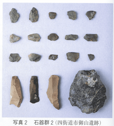 石槍 (出土品) 旧石器時代 頁岩 (けつがん) 約10・5㎝